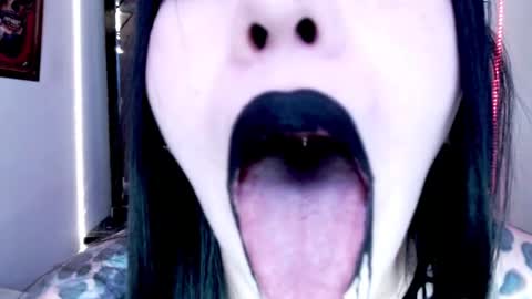 Snapshot of emearld_black chatting on December 15, 2024, 7:35 am Emerald Black online show from December 15, 2024, 7:35 am