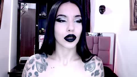 Snapshot of emearld_black chatting on December 20, 2024, 7:22 am Emerald Black online show from December 20, 2024, 7:22 am