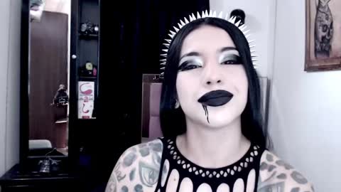 Snapshot of emearld_black chatting on January 27, 2025, 10:38 am Emerald Black online show from January 27, 2025, 10:38 am