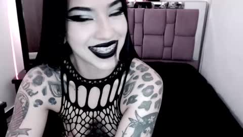 Snapshot of emearld_black chatting on February 9, 2025, 6:26 pm Emerald Black online show from February 9, 2025, 6:26 pm