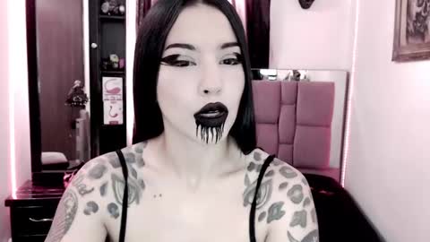 Snapshot of emearld_black chatting on February 21, 2025, 1:11 pm Emerald Black online show from February 21, 2025, 1:11 pm