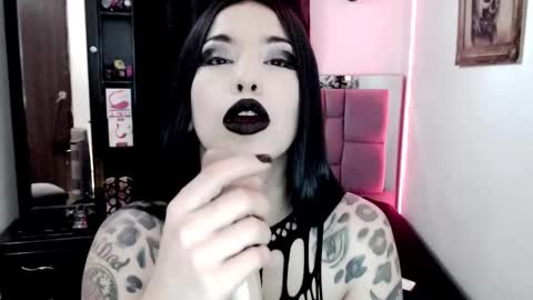 Snapshot of emearld_black chatting on February 26, 2025, 10:47 am Emerald Black online show from February 26, 2025, 10:47 am