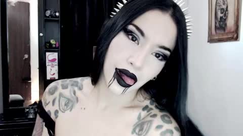 Snapshot of emearld_black chatting on February 27, 2025, 12:54 am Emerald Black online show from February 27, 2025, 12:54 am