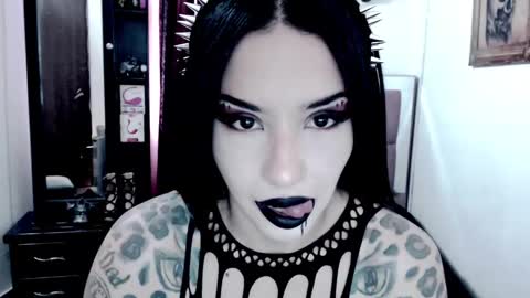 Snapshot of emearld_black chatting on March 10, 2025, 1:21 pm Emerald Black online show from March 10, 2025, 1:21 pm