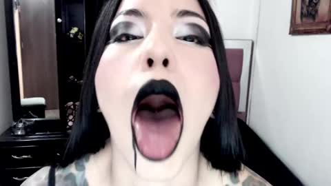 Snapshot of emearld_black chatting on September 11, 2025, 7:08 am Emerald Black online show from September 11, 2025, 7:08 am