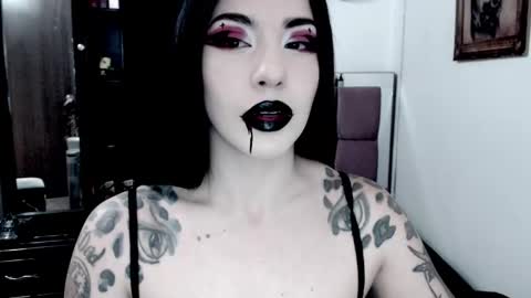 Snapshot of emearld_black chatting on September 22, 2025, 4:47 am Emerald Black online show from September 22, 2025, 4:47 am