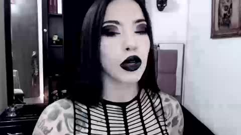 Snapshot of emearld_black chatting on September 25, 2025, 3:54 am Emerald Black online show from September 25, 2025, 3:54 am