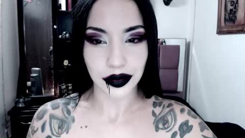 Snapshot of emearld_black chatting on October 28, 2025, 6:06 am Emerald Black online show from October 28, 2025, 6:06 am