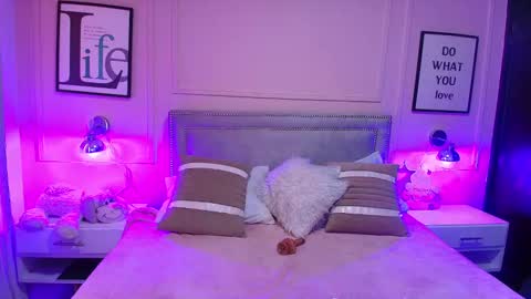 Snapshot of emelie_ch_ chatting on January 12, 2025, 11:28 am Emily  online show from January 12, 2025, 11:28 am