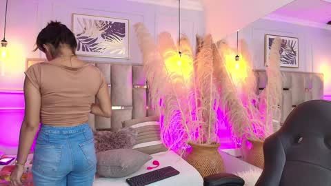 Snapshot of emelie_ch_ chatting on January 21, 2025, 3:59 am Emily  online show from January 21, 2025, 3:59 am