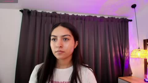 Snapshot of emelie_ch_ chatting on May 5, 2026, 9:17 am Emily online show from May 5, 2026, 9:17 am