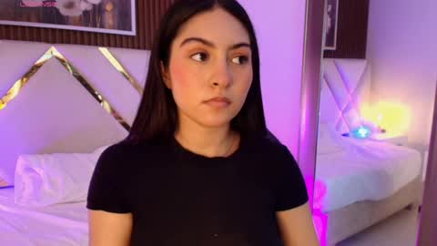 Snapshot of emelie_ch_ chatting on May 7, 2026, 8:20 am Emily online show from May 7, 2026, 8:20 am