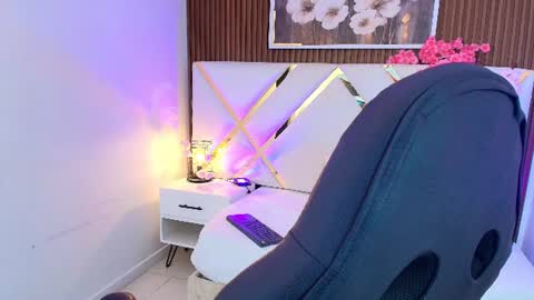 Snapshot of emelie_ch_ chatting on June 21, 2026, 4:15 am Emily online show from June 21, 2026, 4:15 am