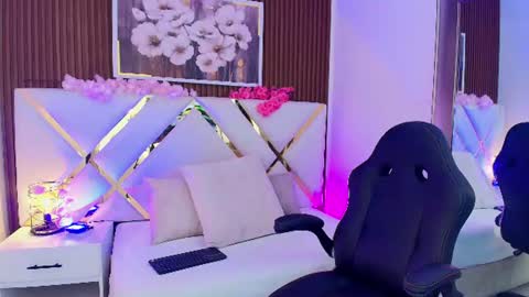 Snapshot of emelie_ch_ chatting on July 11, 2026, 7:55 am Emily online show from July 11, 2026, 7:55 am