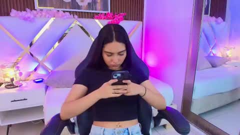 Snapshot of emelie_ch_ chatting on July 16, 2026, 5:02 am Emily online show from July 16, 2026, 5:02 am
