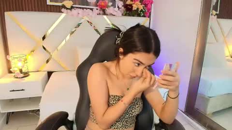 Snapshot of emelie_ch_ chatting on July 29, 2026, 7:06 am Emily online show from July 29, 2026, 7:06 am