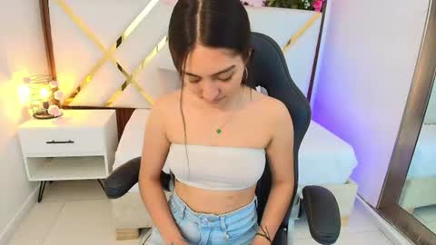 Snapshot of emelie_ch_ chatting on July 30, 2026, 8:13 am Emily online show from July 30, 2026, 8:13 am