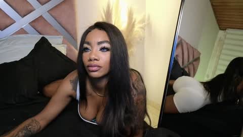 Snapshot of emely_brandon_ chatting on January 25, 2025, 3:30 am anyelii online show from January 25, 2025, 3:30 am