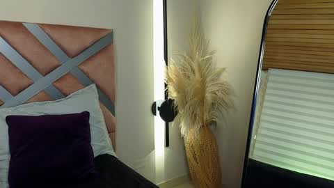 Snapshot of emely_brandon_ chatting on February 14, 2025, 1:13 am anyelii online show from February 14, 2025, 1:13 am