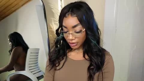 Snapshot of emely_brandon_ chatting on March 12, 2025, 7:49 pm anyelii online show from March 12, 2025, 7:49 pm