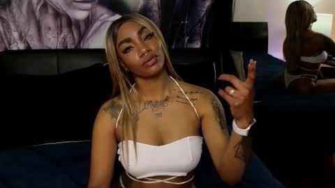 Snapshot of emely_brandon_ chatting on November 11, 2025, 4:56 am anyelii online show from November 11, 2025, 4:56 am