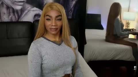 Snapshot of emely_brandon_ chatting on November 17, 2025, 3:01 am anyelii online show from November 17, 2025, 3:01 am