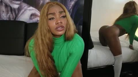 Snapshot of emely_brandon_ chatting on November 28, 2025, 4:37 am anyelii online show from November 28, 2025, 4:37 am