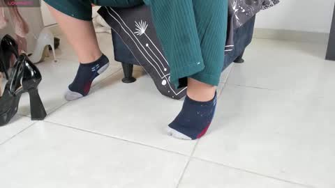 Snapshot of emely_garcia chatting on November 1, 2025, 6:32 pm Emely   online show from November 1, 2025, 6:32 pm