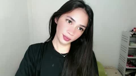 Snapshot of emelyn_fuckdoll chatting on April 26, 2026, 7:06 am Scarlett online show from April 26, 2026, 7:06 am