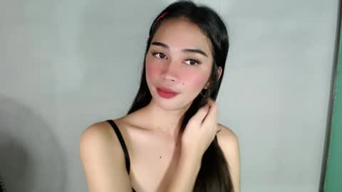 Snapshot of emelyn_fuckdoll chatting on August 9, 2026, 3:23 am Scarlett online show from August 9, 2026, 3:23 am