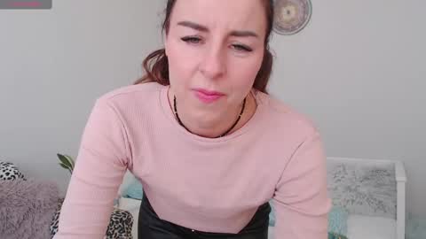 Snapshot of emerald_kittycat chatting on February 22, 2025, 12:08 pm just me online show from February 22, 2025, 12:08 pm