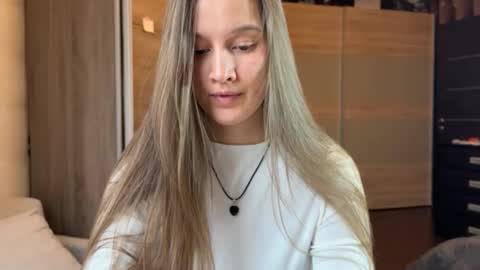 emi__ly online show from December 17, 2025, 7:47 am