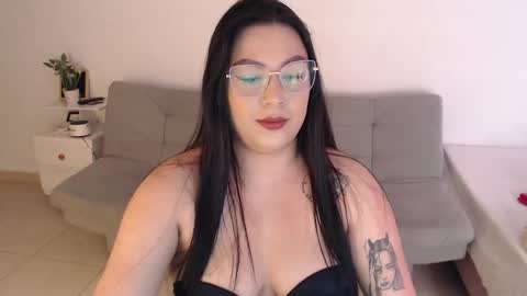 emi_carter online show from November 19, 2025, 7:58 pm
