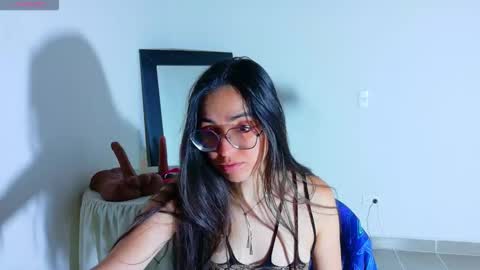 Snapshot of emi_roberts chatting on October 17, 2025, 5:43 am Emmily Roberts online show from October 17, 2025, 5:43 am