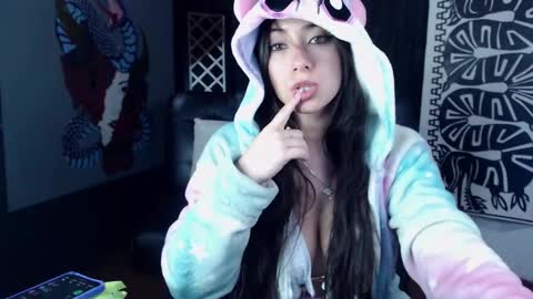 Snapshot of emiantonella_ chatting on February 21, 2025, 9:00 pm Antonella  online show from February 21, 2025, 9:00 pm