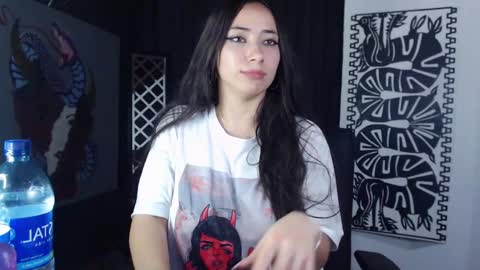 Snapshot of emiantonella_ chatting on February 26, 2025, 8:54 pm Antonella  online show from February 26, 2025, 8:54 pm