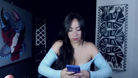 Snapshot of emiantonella_ chatting on March 1, 2025, 6:32 pm Antonella  online show from March 1, 2025, 6:32 pm