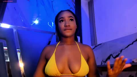 Snapshot of emii_brown chatting on April 29, 2026, 1:53 am Emy online show from April 29, 2026, 1:53 am
