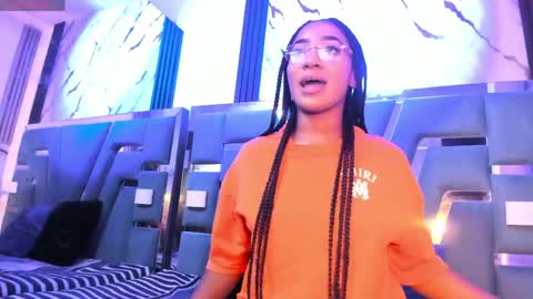 Snapshot of emii_brown chatting on May 2, 2026, 1:43 am Emy online show from May 2, 2026, 1:43 am