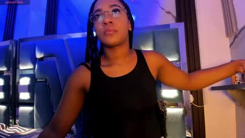 Snapshot of emii_brown chatting on May 3, 2026, 1:44 am Emy online show from May 3, 2026, 1:44 am