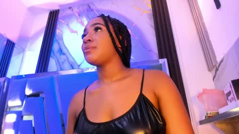 Snapshot of emii_brown chatting on May 14, 2026, 2:18 am Emy online show from May 14, 2026, 2:18 am