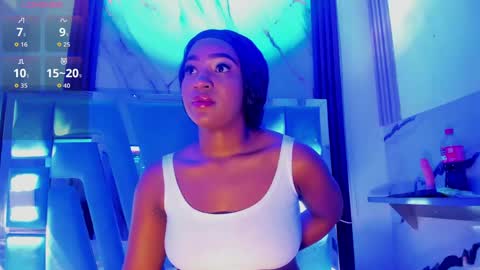 Snapshot of emii_brown chatting on June 3, 2026, 1:41 am Emy online show from June 3, 2026, 1:41 am
