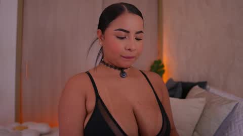 Snapshot of emiily_bell chatting on September 10, 2025, 4:34 am online show from September 10, 2025, 4:34 am