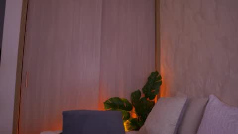 Snapshot of emiily_bell chatting on September 13, 2025, 11:43 am online show from September 13, 2025, 11:43 am