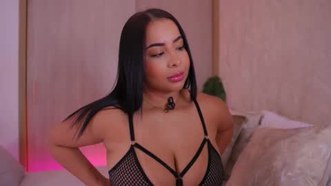 Snapshot of emiily_bell chatting on September 15, 2025, 8:20 pm online show from September 15, 2025, 8:20 pm