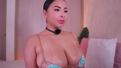 Snapshot of emiily_bell chatting on October 16, 2025, 7:26 pm online show from October 16, 2025, 7:26 pm