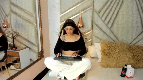 Snapshot of emiilymoss chatting on February 27, 2026, 12:10 am Emy online show from February 27, 2026, 12:10 am