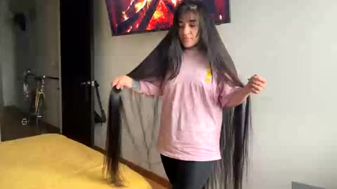 emilayton_ online show from November 5, 2025, 8:42 pm