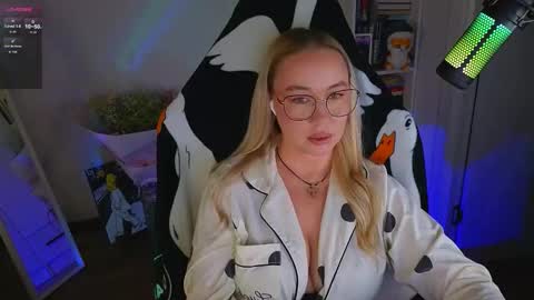 Emili online show from September 9, 2025, 11:04 pm