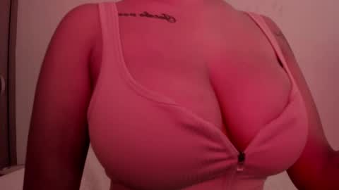 Snapshot of emilia_ghendle chatting on January 31, 2025, 4:59 pm Emilia Big Boobs online show from January 31, 2025, 4:59 pm